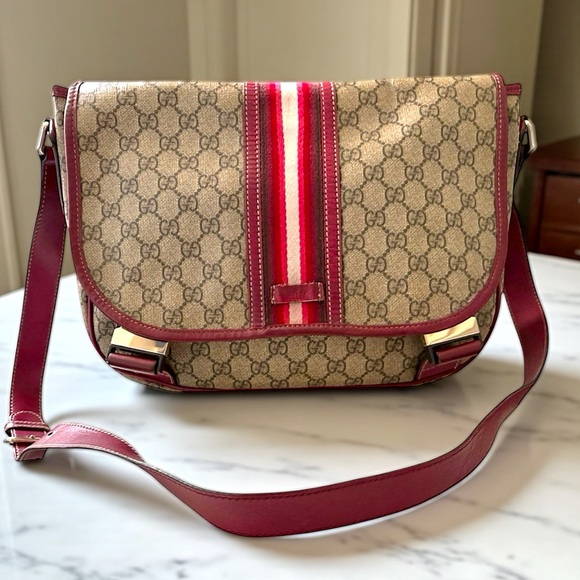 GUCCI VINTAGE GG Supreme Web Messenger Shoulder/Crossbody/Bag - Picture 1 of 16